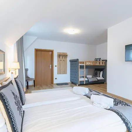 Dw Szarotka 住宿加早餐酒店 3*