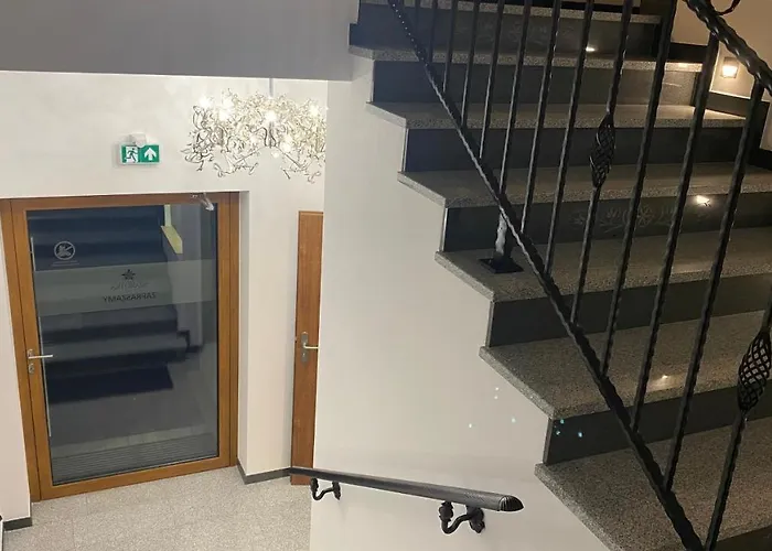 Nocleg ze śniadaniem Dw Szarotka 3*