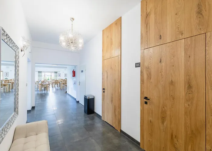 Nocleg ze śniadaniem Dw Szarotka 3*