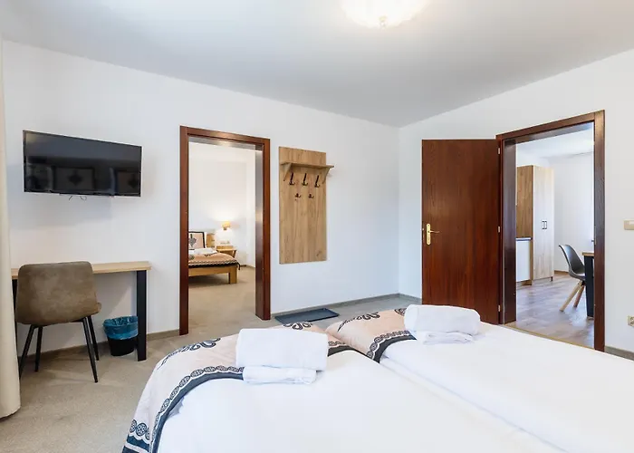 Nocleg ze śniadaniem Dw Szarotka 3*